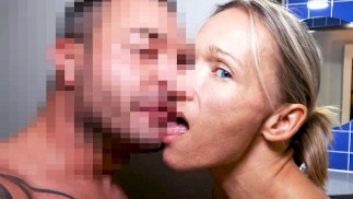 heiße 5-Sterne-Milf im Badezimmer erwischt und im Bett hart gefickt!!!