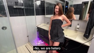 ДВОЙНОЙ МИНЕТ. СОСУ ДВА ЧЛЕНА МОИХ ДРУЗЕЙ БЕЗ СТЫДА