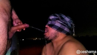 Il ragazzo paffuto voleva che gli pisciassi addosso