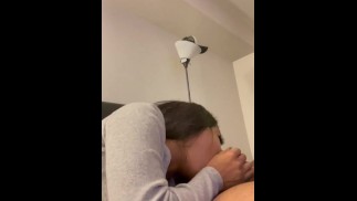 Eu chupei o pau do entregador 