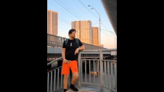 Super quente arriscado jerkoff rua pública. Quase pego