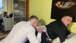 Comendo um jovem idiota
