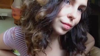 Goccia naturale di grandi tette. Li scoperesti? 