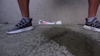 Ebano Puttana Pissing Fuori