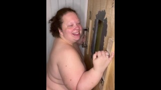 GloryHoleSub deepthroat en slikt sperma na slordige pijpbeurt