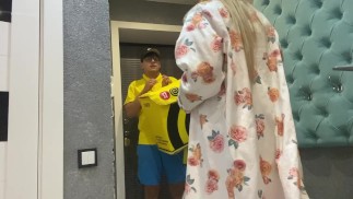 PAGÓ AL MENSAJERO CON SEXO