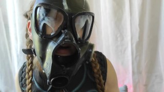 Czas na zabawę Figlarna dziwka robi upokarzające głębokie gardło Fallout 18+ edycja