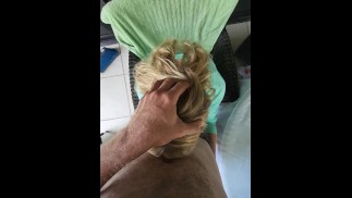 Cougar sexy suce et se fait baiser en vacances. Une femme sexy de 51 ans nous suit!
