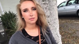 Blonde sexo femenino con un hombre con una polla grande y terrible - HD - Full