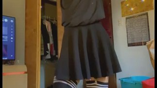Femboy dança e mostra você com um pau macio e fofo sem cortes