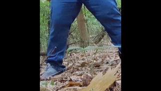Ich pinkle mir in die Hose. Im Wald! Ich hatte meinen Spaziergang mit einem großen Pinkelpflaster beendet.