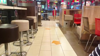 Lepší než majonéza - Děvka dává riskantní veřejné Honění v restauraci rychlého občerstvení