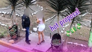 Garota latina concorda em foder um estranho por algum dinheiro (pego na rua)