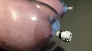 私の巨大なおっぱいをポンピング-大きすぎます!