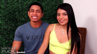 Jonge Latina size queen heeft eindelijk de grote pornolul die ze wilde!