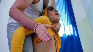 Orso domina Twink e gli dà un wedgie atomico