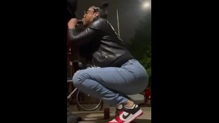 Einen Großen Schwanz Nigga In Brooklyn In Öffentlich Saugen Wir Wurden Am Ersten Spot Erwischt, Aber Er Hat Einen Großen Bust 