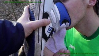 Kinky_Lucky geniet van onze sneakers, sokken, voeten - Deel 1