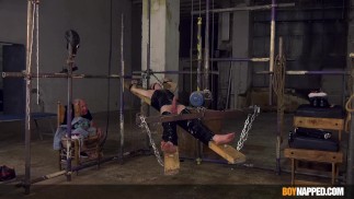 Rothaariger Twink Avery Monroe wird von Papa Sebastian Kane gequält
