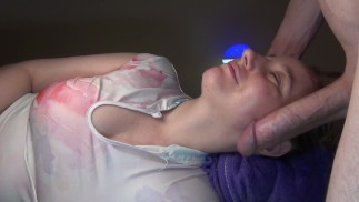 Gesichtsmassage Seitenansicht mit Schwanz