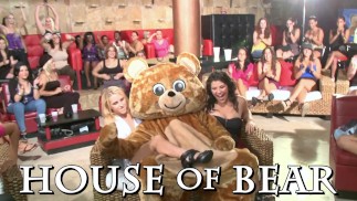 DANCING BEAR - Benvenuti nella famosa casa dell'orso (l'abbigliamento è facoltativo)