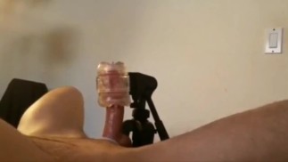 Fleshlight bite poussant à l’orgasme