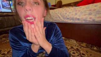 Bogata dziewczyna Twarde Facefuck Zbliżenie Niechlujne głębokie gardło PT 2 - Pełne na OnlyFans Raxxxbit