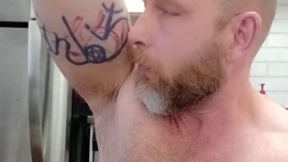 Preview - Cheirar cuecas e poços deixa o pau de HairyBeastXXX difícil