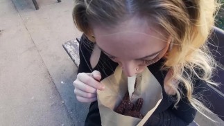 IL ME FAIT GARDER SON SPERME DANS MA BOUCHE POUR LE CRACHER DANS MES CHURROS