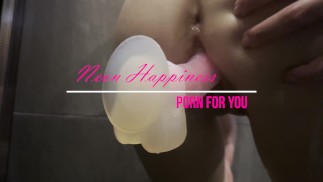 Dans la douche avec une grosse bite
