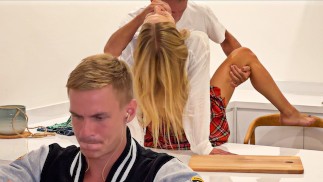 Californiababe está engañando a su novio cornudo a sus espaldas
