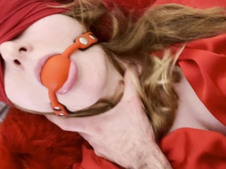 POV 硬他妈的，蒙着眼睛，绑起来，穿着红色内衣的红发荡妇