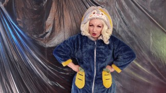 Sexy FUNNY bunny JOI instruções para masturbar! Arya Grander de pijama fofo!