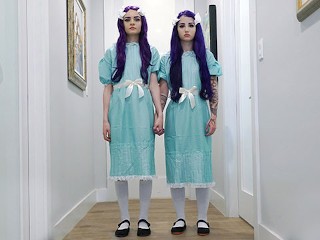 Hermanastras Jessae Rosae y Val Steele Se Follan a Una Guy En La Parodia Brillante - SisLovesMe Video Completo