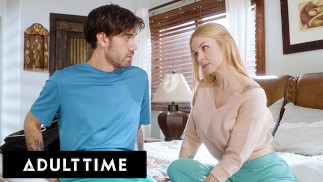 ADULT TIME - Big Tits Macecha Sarah Vandella Učí Svého Panenského Nevlastního Syna, Jak Kurv!