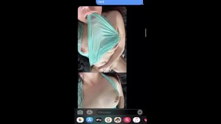 Mluvím s kamarádem svého syna po telefonu (nahý) a pak přijde ke mně domů, aby ho deepthroat