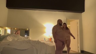 Marido mostra à esposa o que ela é boa para