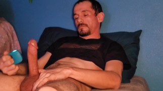 4K- Latino-Kanten und Sprengen von CUM im Bett!