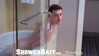 ShowerBait Interracial Dusche Ficken Mit Zwei Geilen Kerlen