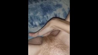 Тонкая девушка пальчиками от первого лица