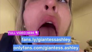 Deine Riesin Ashley spricht mit dir darüber, wie sie dich zerquetschen und fressen will (Mundfetisch)