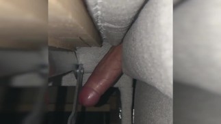 Quando non c'è una ragazza in casa, devo scopare il divano