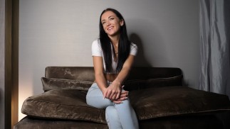 Entrenadora fitness checa cachonda acepta follar duro y mamada desordenada en su primer casting