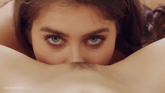 ULTRAFILMS Casal de lésbicas incríveis Alissa Foxy e Kelly Collins passando o dia na cama