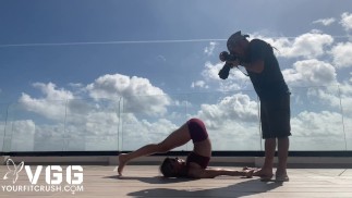 Naked yoga encima