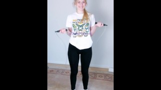 Teen nudo TikTok Saltare la corda