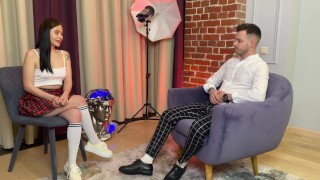 Сame für ein Interview, mit Sperma bedeckt