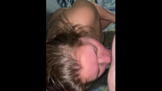 熟女は彼女のお尻を味わうのが大好き