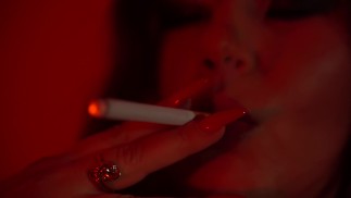 ¡Únete a mamá caliente fumando!