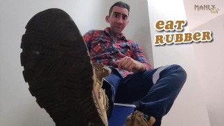 BEAU-PÈRE GAY - MANGE DU CAOUTCHOUC! - HOT DILF STEP ONCLE A PASSÉ UNE MAUVAISE JOURNÉE ET VEUT QUE VOUS MANGEZ ET LÉCHER SES BOTTES!